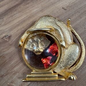 JJ Cat Lucite Goldfish Fish Bowl Bubble Jelly Belly Brooch Pin Jonette Jewelry
